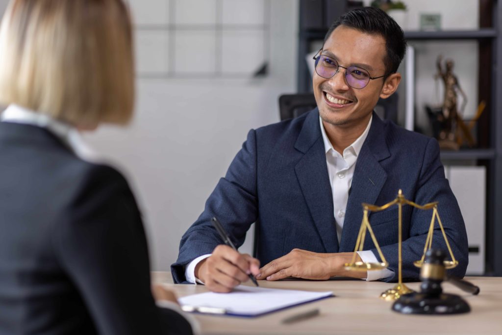 Business Asian People And Lawyers Businessman And 2025 02 22 14 49 19 Utc (1) - Contabilidade em Brasília - DF | Advance Contabilidade