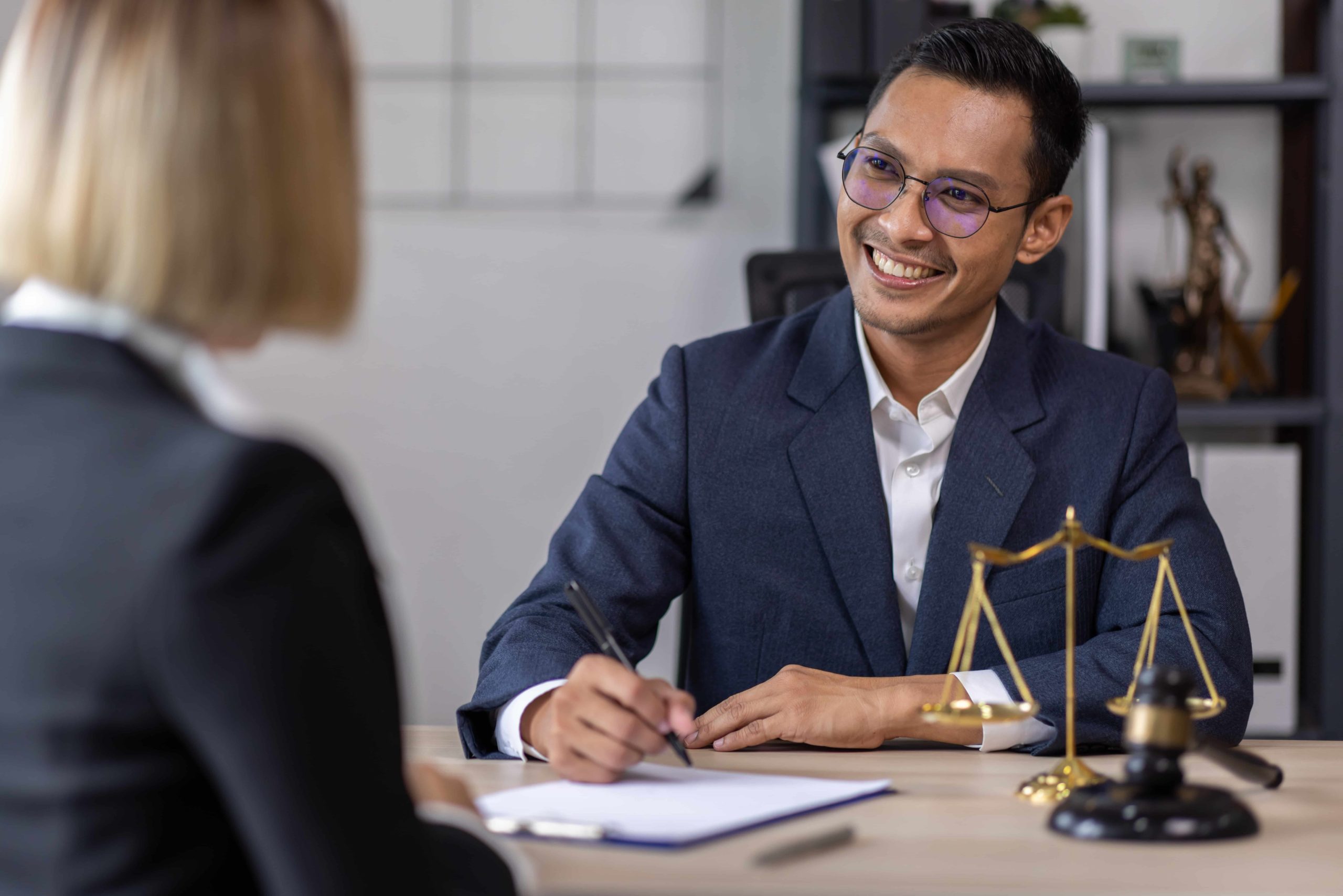 Business Asian People And Lawyers Businessman And 2025 02 22 14 49 19 Utc (1) - Contabilidade em Brasília - DF | Advance Contabilidade